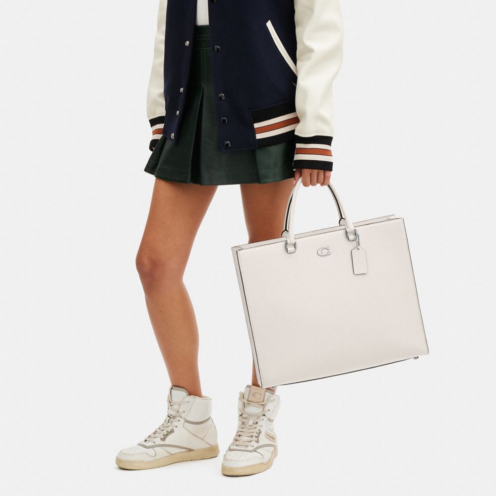 White Coach Tote 40 With Signature Canvas Chalk Men Tote Bag | PH_CH77748